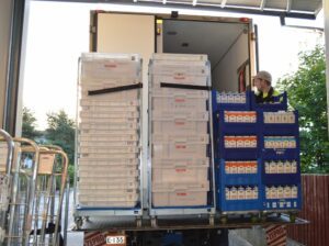 Foldia and dairy dolly on taillift