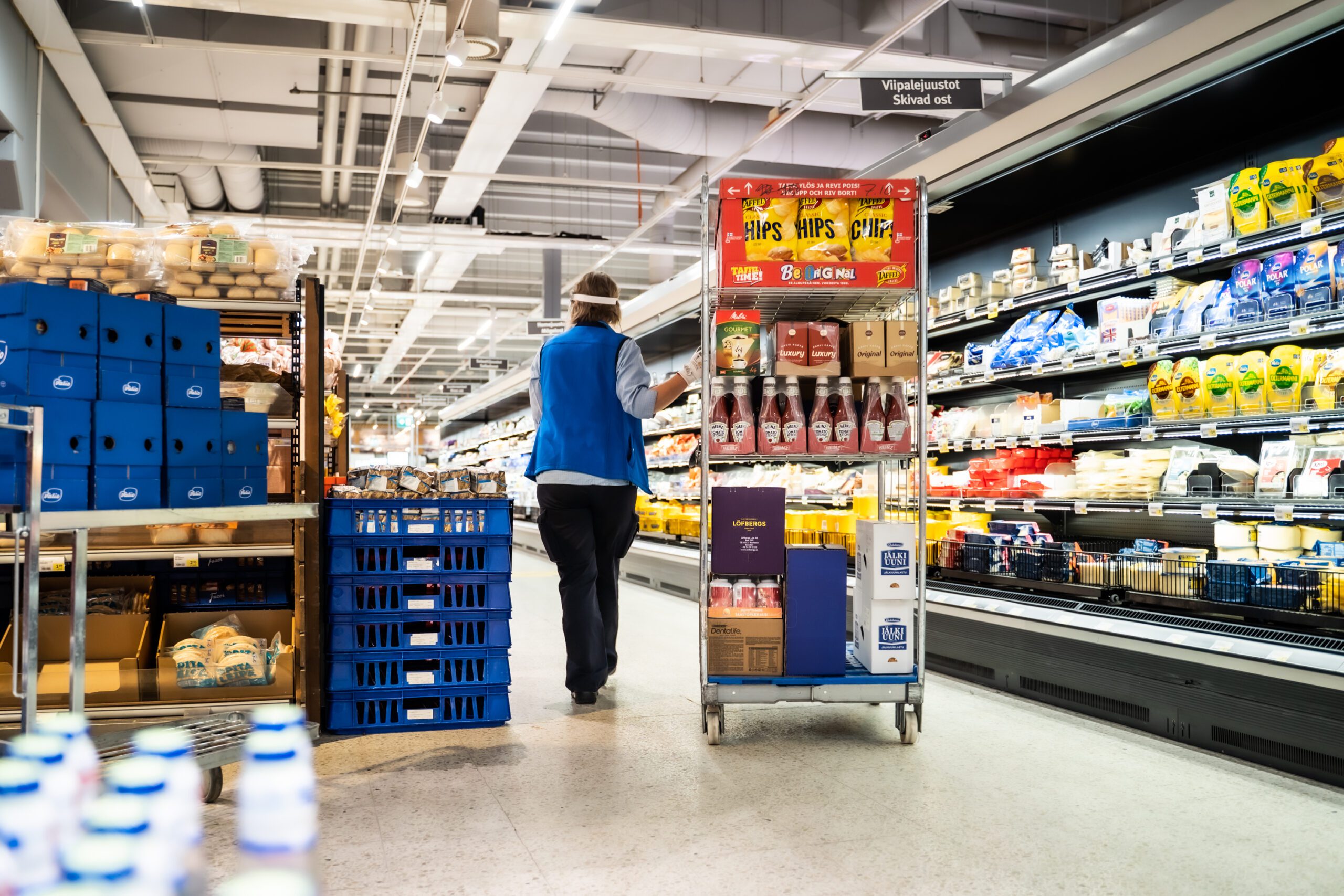 Foldia roll cage in the grocery industry