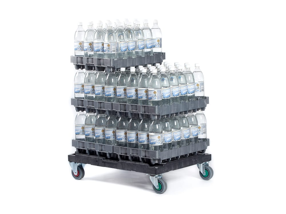 Combo Getränketablett für PET-Flaschen gestapelt auf einem Bodenroller
