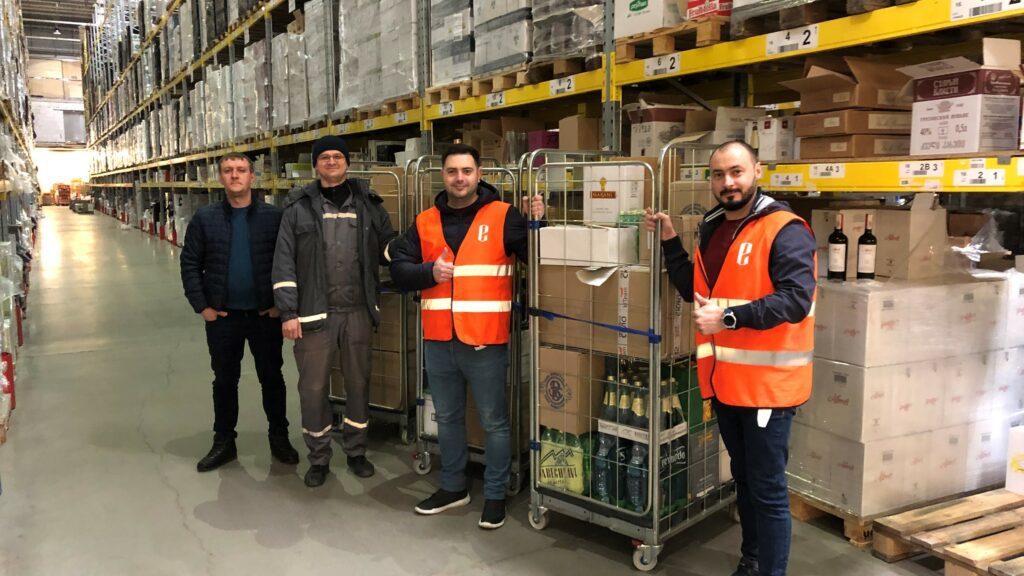 4-sided Foldia rollcage at use at WineTime