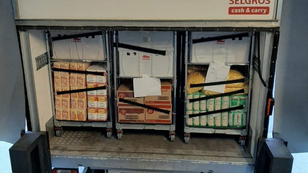 Foldia Plus roll containers allow a space-efficient truck fill for Selgros