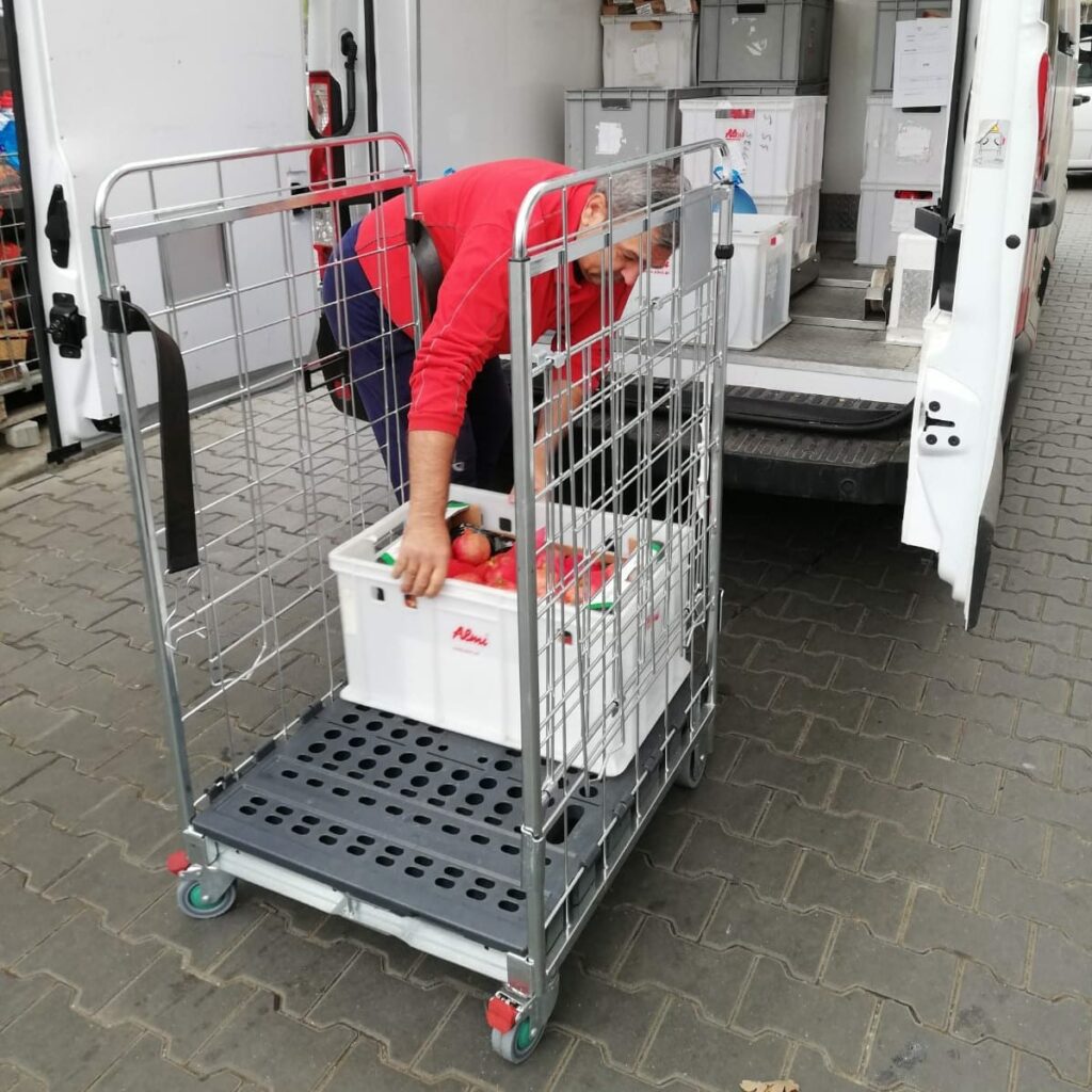 Selgros using K.Hartwalls rollcage Foldia Plus is an ideal adjustable solution