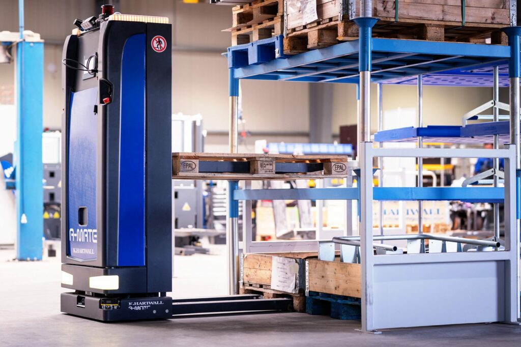 A-MATE FreeLift lifting a pallet onto a shelf in up to 1.1 meter height