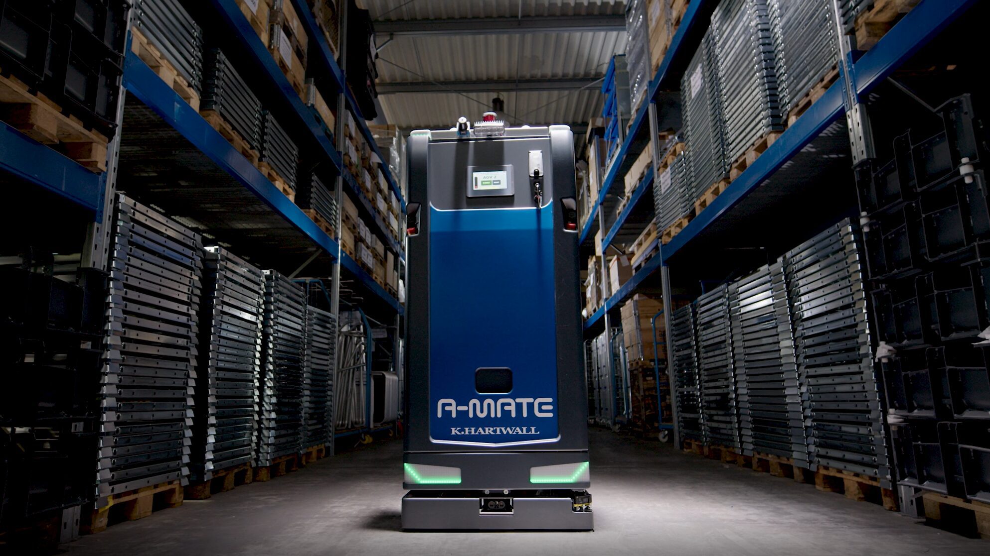 A-MATE FreeLift ist ein FTS bzw. AGV zum autonomen Transport von Ladungsträgern, wie zum Beispiel Paletten