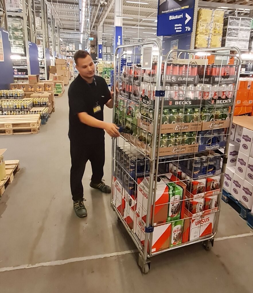 The 4-sided Compactainer in use at Metro Romania