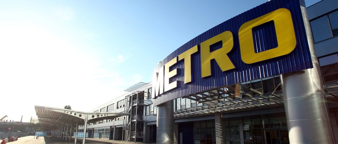 Outside view of a Metro Romania store