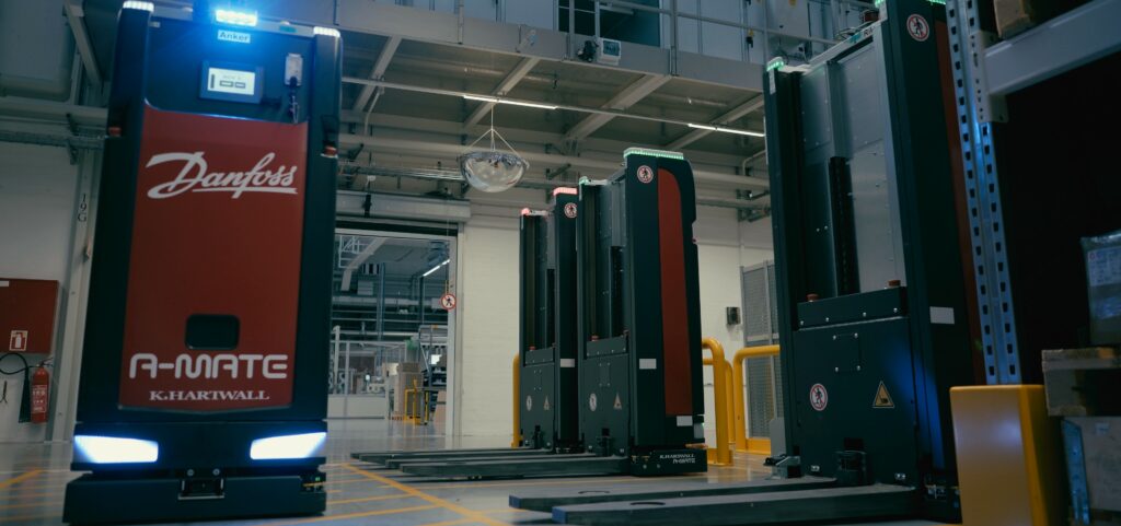 Danfoss in Dänemark setzt vier FTS A-MATE FreeLift für den automatisierten Palettentransport ein