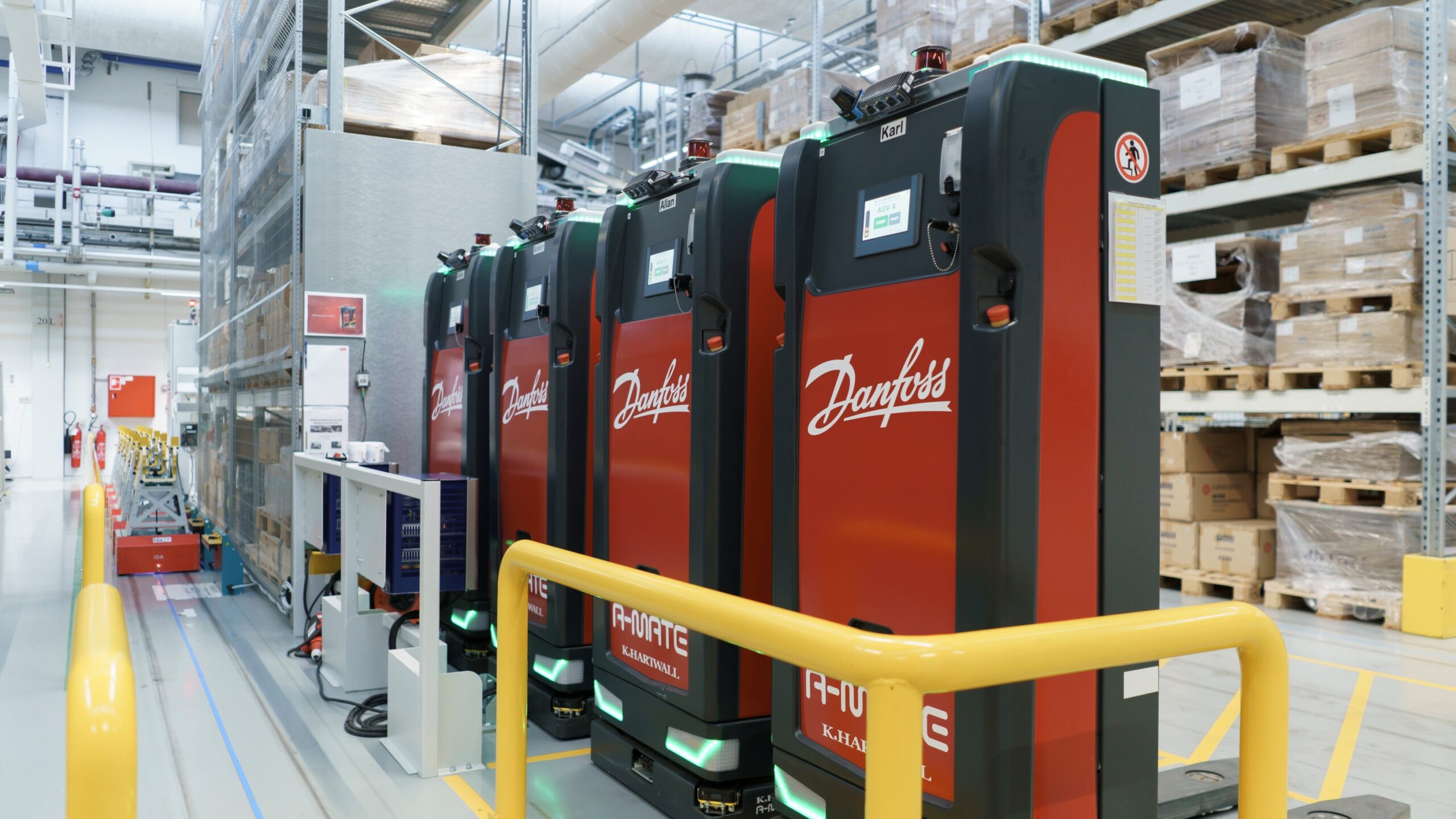 Danfoss in Dänemark setzt vier A-MATE FreeLift für den internen Materialtransport ein