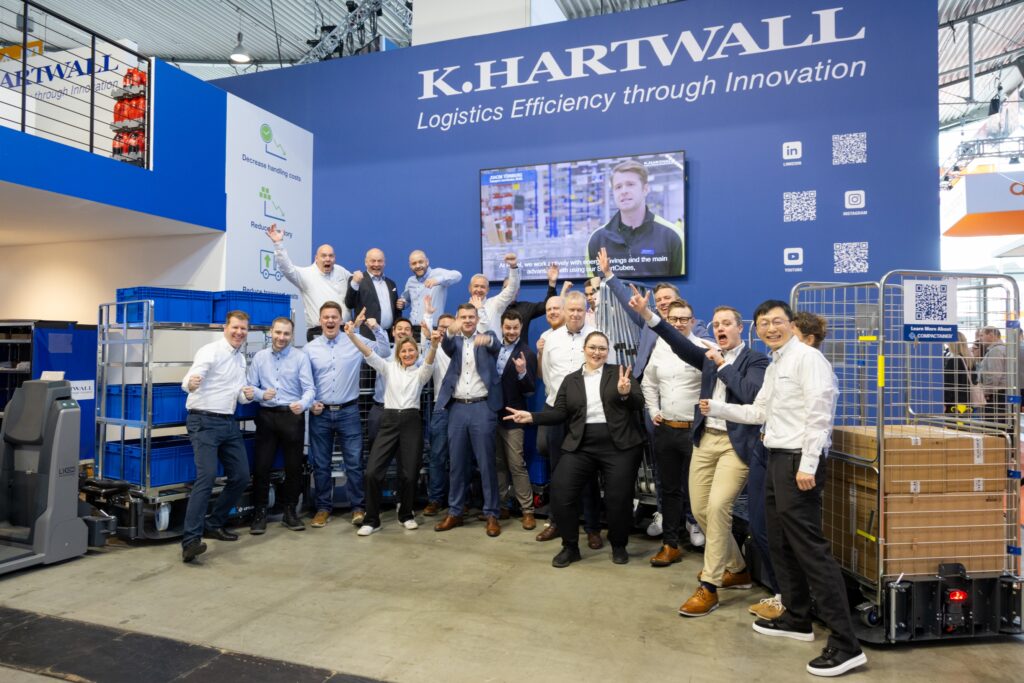Auf der LogiMAT 2025 in Stuttgart präsentiert das K.Hartwall Team zum ersten Mal sein neuestes FTS/AGV/AMR - A-MATE Lite - der Öffentlichkeit