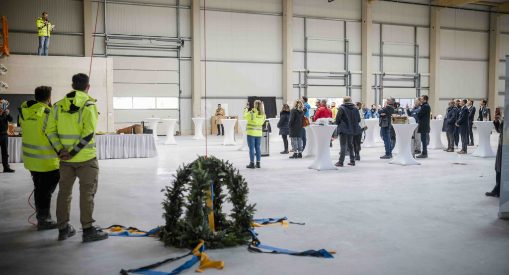 Am 27. Februar 2025 feierte K.Hartwall das Richtfest seines neues Firmengebäudes in Buchholz in der Nordheide, südlich von Hamburg.